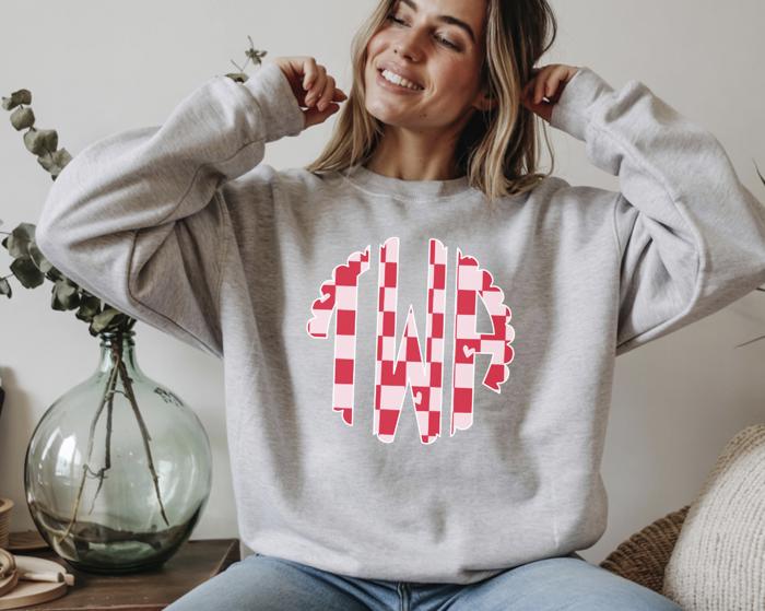 Custom Monogram Sweatshirt, Personalized Initial Crewneck, Heart Pattern Gildan Sweatshirt, Gift for Her, Oversized Cozy Pullover
