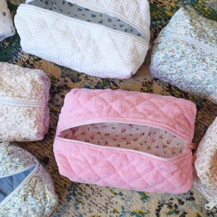 Custom Embroidered Flower Makeup Bag, Quilted Cosmetic Bag, Personalized Gift Toiletry Bag Women, Bridesmaid Gift, Makeup Organizer Mom Gift