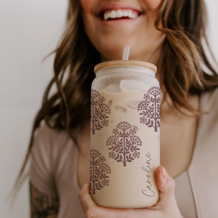 Personalized Block Print Glass Cup Bamboo Lid and Straw – Custom Name Iced Coffee Glass, Bridesmaid Gift Proposal, Reusable Glass Tumbler
