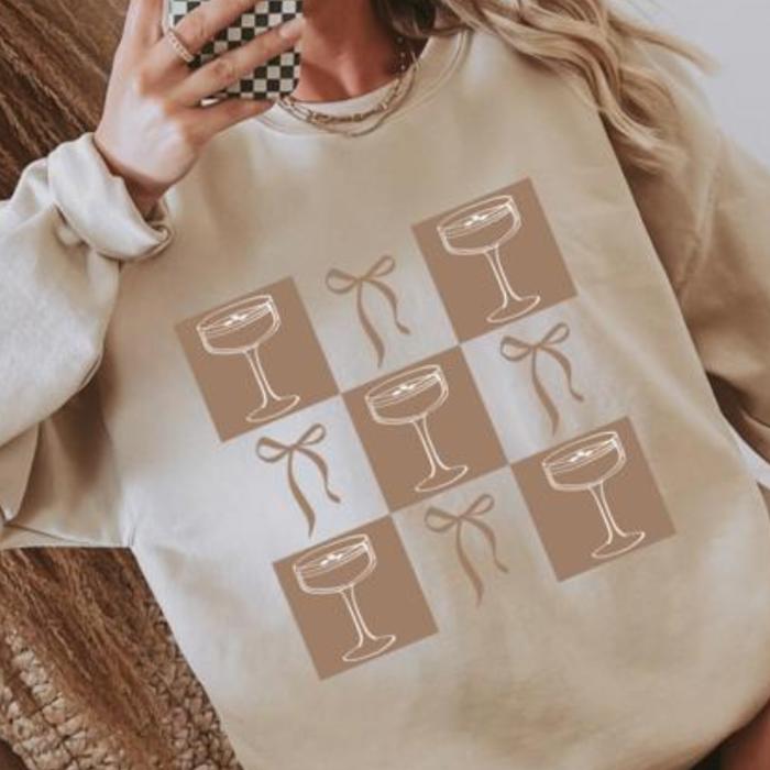 Bow & Espresso Martini Checkered Sweatshirt – Trendy Graphic Sweatshirt for Women, Cozy Espresso Martini Lover Gift