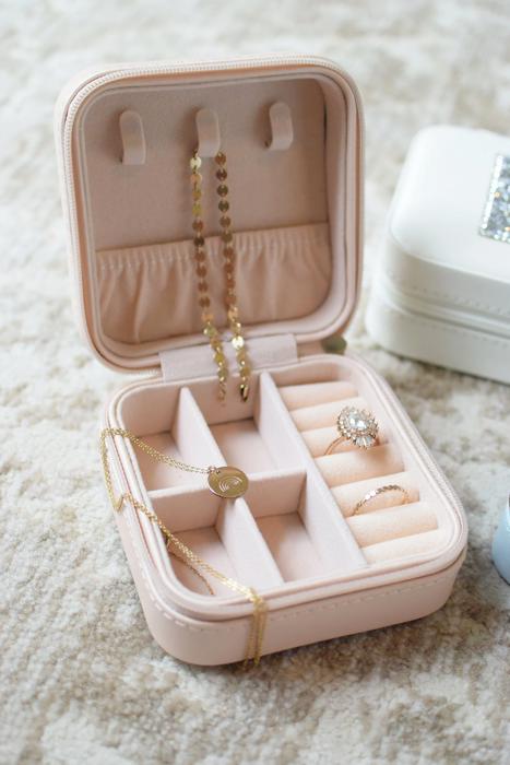 Birth Flower Jewelry Travel Case, Bridesmaid Gift, Personalized Birthday Gift, Pu Leather Jewelry Travel Case, Custom Jewelry Case