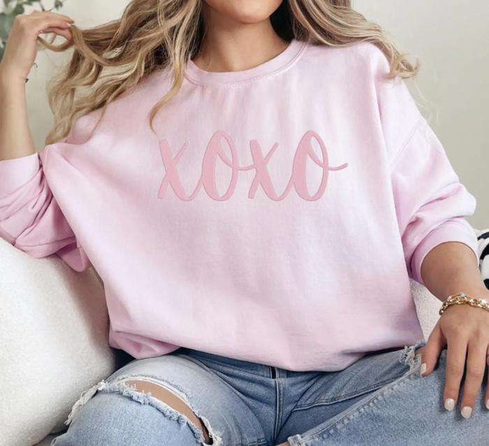 XOXO Light Pink Cursive Puff Print Sweatshirt, Pink Cursive XOXO, Valentine's Day Sweatshirt, Cozy Crewneck