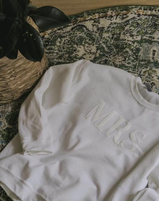 Bride Sweatshirt Crewneck, Engagement Gift Bridal Future Mrs Sweatshirt, Bride to be Gift, Bachelorette New Mrs Fiancee Gift Newly Engaged