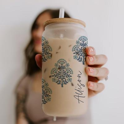 Personalized Block Print Glass Cup Bamboo Lid and Straw – Custom Name Iced Coffee Glass, Bridesmaid Gift Proposal, Reusable Glass Tumbler