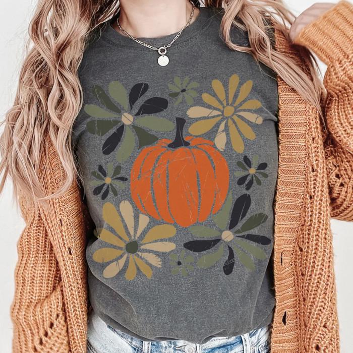 Pumpkin Floral Graphic Tee for Fall, Neutral Aesthetic Comfort Colors Shirt, Autumn Flowers and Pumpkin Design for Cozy Weather