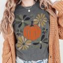  Pumpkin Floral Graphic Tee for Fall, Neutral Aesthetic Comfort Colors Shirt, Autumn Flowers and Pumpkin Design for Cozy Weather