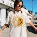  Smiley Floral Graphic Tee, Happy Flower Face Fall Comfort Colors T-Shirt, Cheerful Autumn Aesthetic Shirt for Women