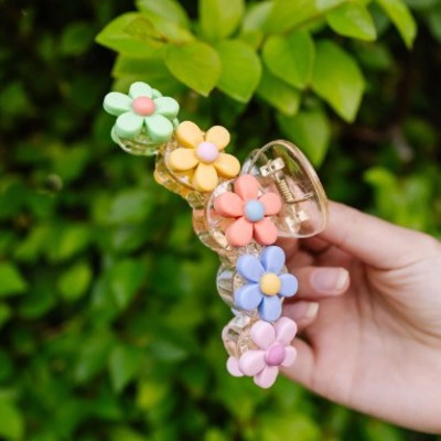 Daisy Claw Hair Clip