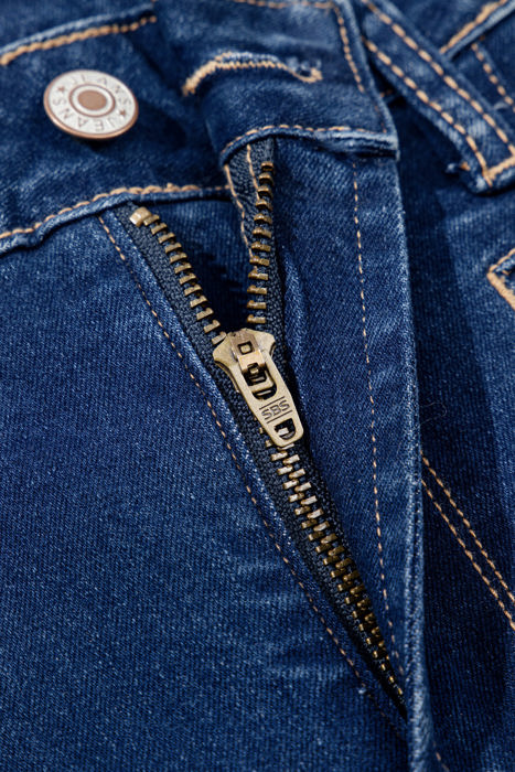 Ayleen Center Seam Deep Wash Straight Jeans