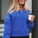  Clover Exposed Seam Chic Sweatshirt