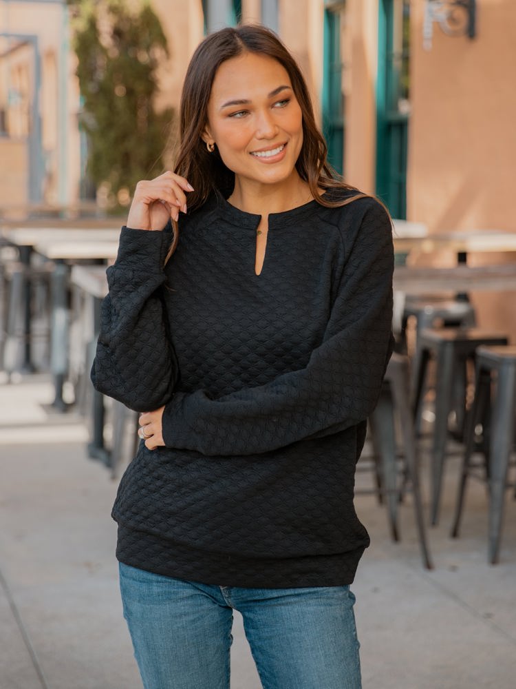 Split Neck Pattern Quilted Pullover