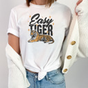  Easy Tiger Graphic Cotton T-Shirt | Bold Tiger Illustration | Fun and Relaxed Style | Motivational Quote Shirt | Gift | Trendy Retro Design