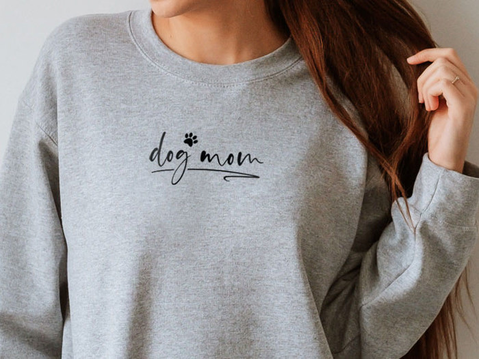 Dog Mom Small Letters Sweatshirt