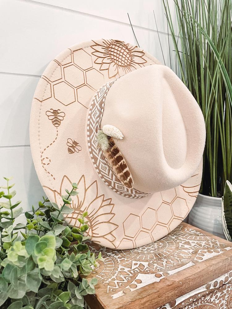 Sunflower Bee Burned Hat, Floral Engraved Cowboy Hat, Sunflower Hat, Sunflower Burned Fedora, Engraved Fedora, Engraved Felt Hat, Boho Hat