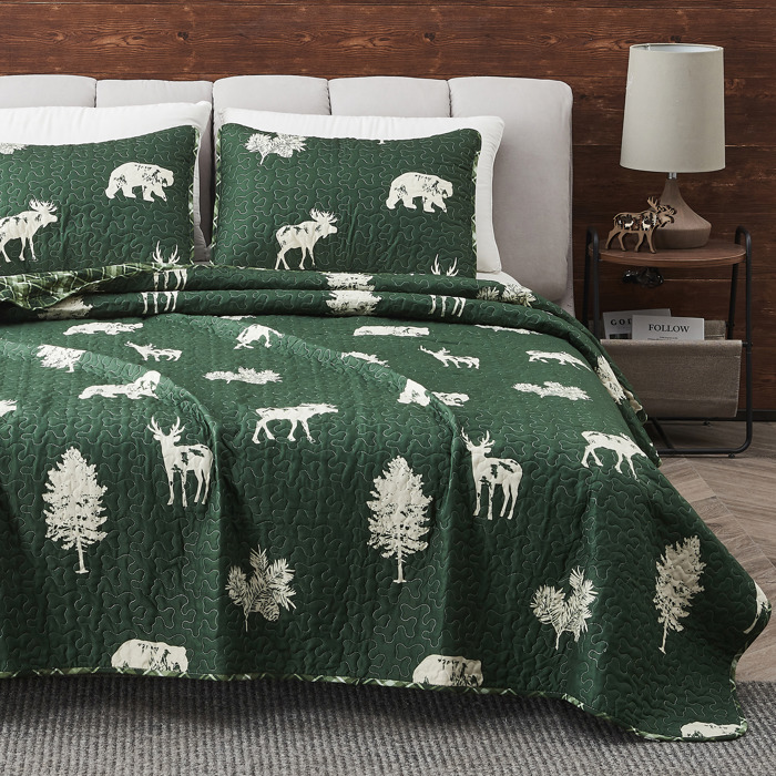 Green Wildlife Lodge Quilt Set with Shams