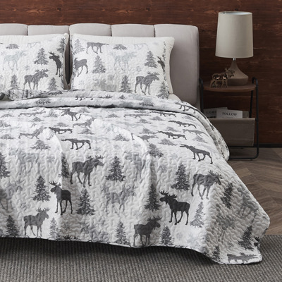 Moose Printed Lodge Quilt Set with Shams