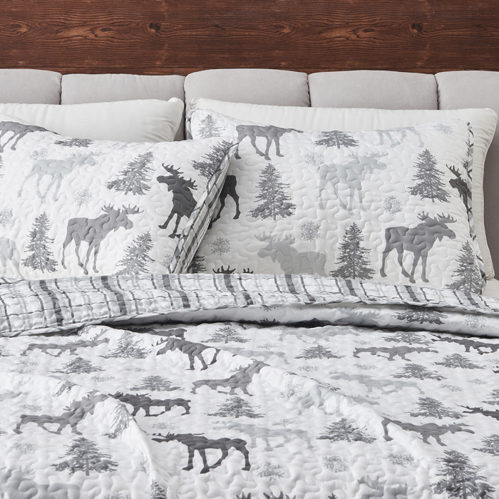 Moose Printed Lodge Quilt Set with Shams