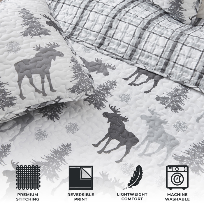 Moose Printed Lodge Quilt Set with Shams