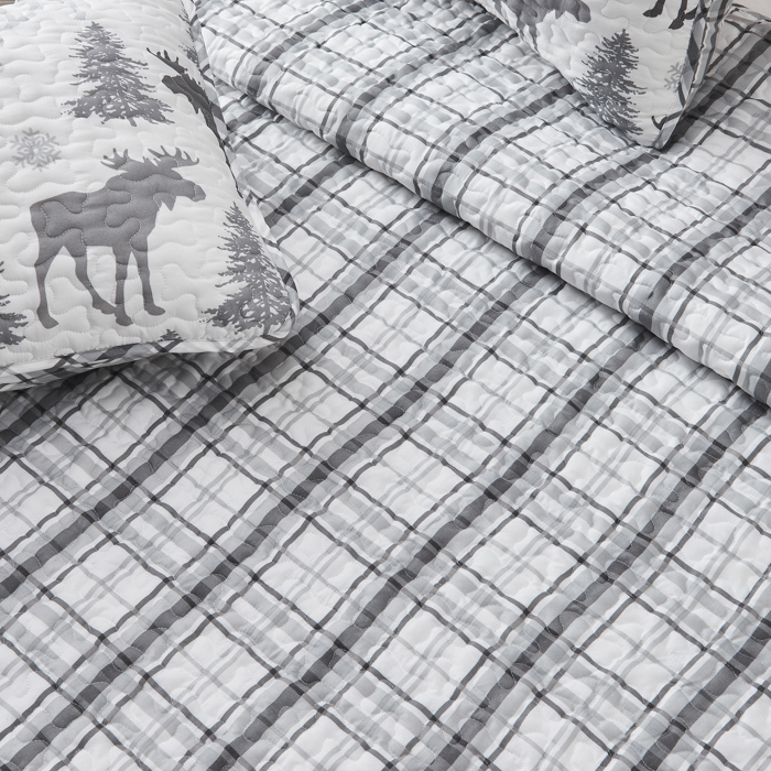 Moose Printed Lodge Quilt Set with Shams