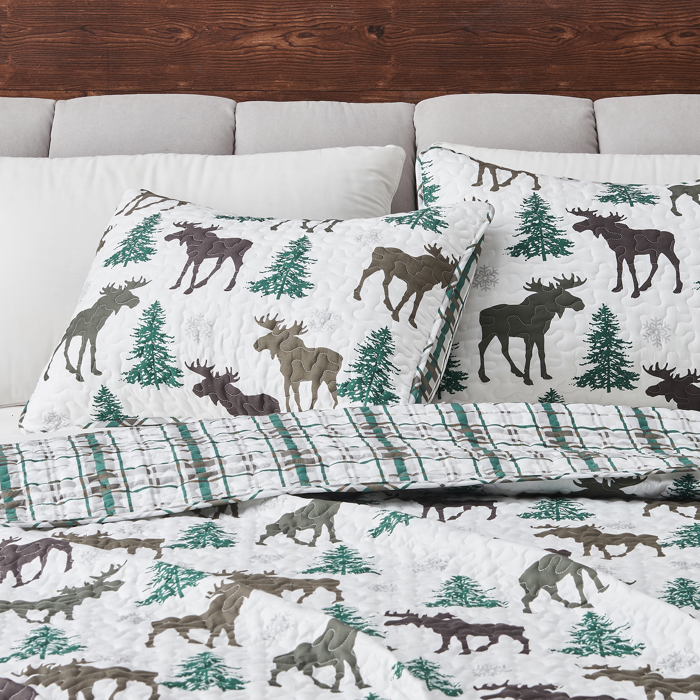 Moose Printed Lodge Quilt Set with Shams