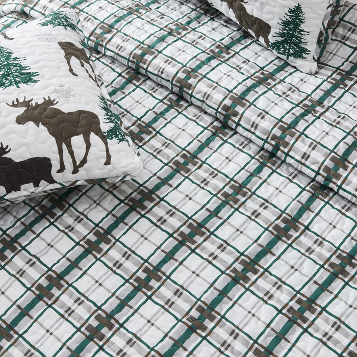 Moose Printed Lodge Quilt Set with Shams